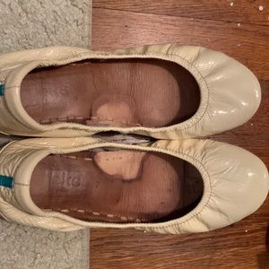 Tieks size 7 patent leather cream